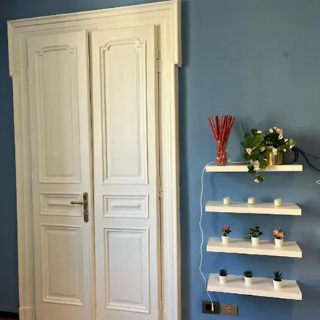 Homely Classic Flat In Center Close To Metro & Station شقة