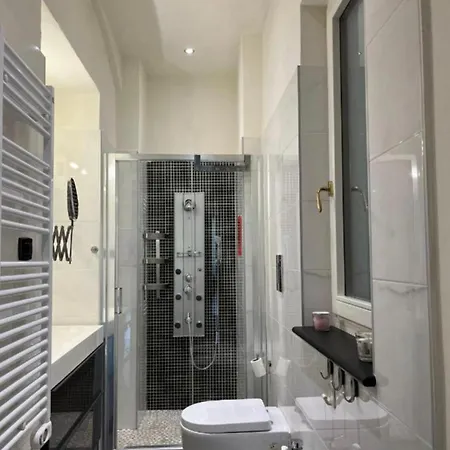 Apartment Homely Classic Flat In Center Close To Metro & Station *