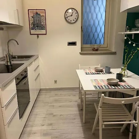 Homely Classic Flat In Center Close To Metro & Station *