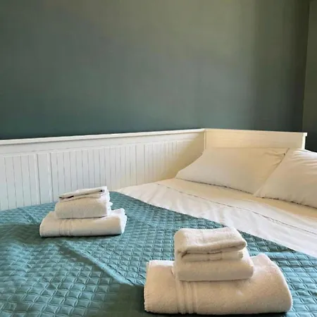 Homely Classic Flat In Center Close To Metro & Station *