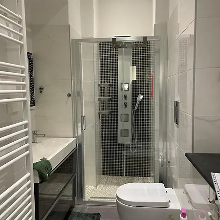 Homely Classic Flat In Center Close To Metro & Station *