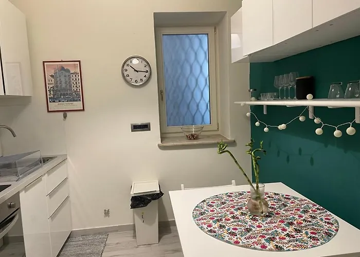 Apartament Homely Classic Flat In Center Close To Metro & Station Turyn