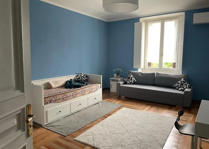 Apartament Homely Classic Flat In Center Close To Metro & Station Turyn