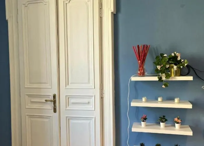 Homely Classic Flat In Center Close To Metro & Station Apartament