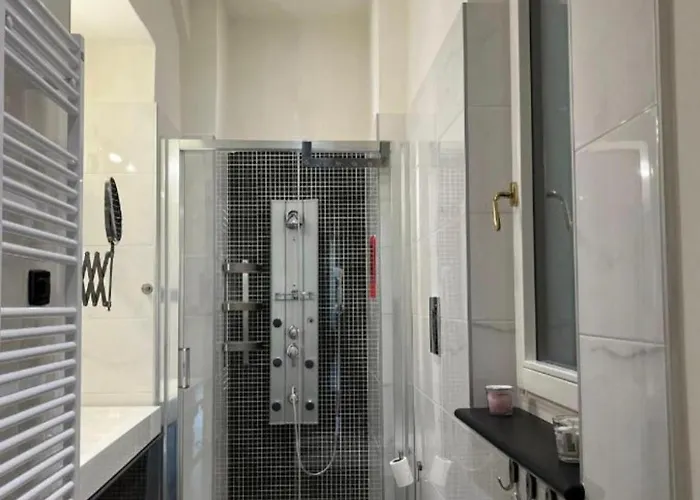 Apartament Homely Classic Flat In Center Close To Metro & Station *