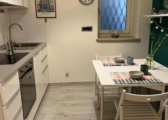 Homely Classic Flat In Center Close To Metro & Station *