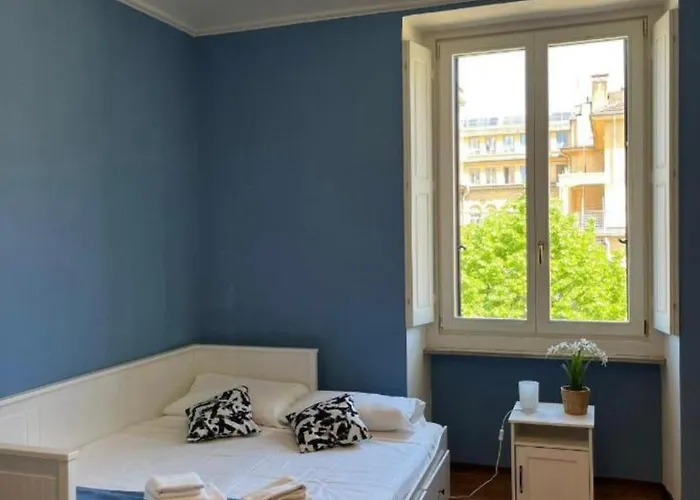 Apartament Homely Classic Flat In Center Close To Metro & Station *