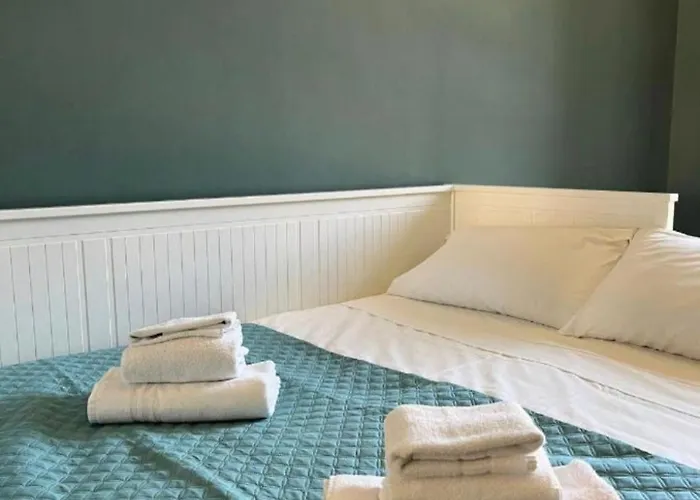 Homely Classic Flat In Center Close To Metro & Station *