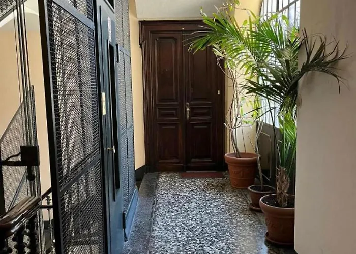 Apartament Homely Classic Flat In Center Close To Metro & Station
